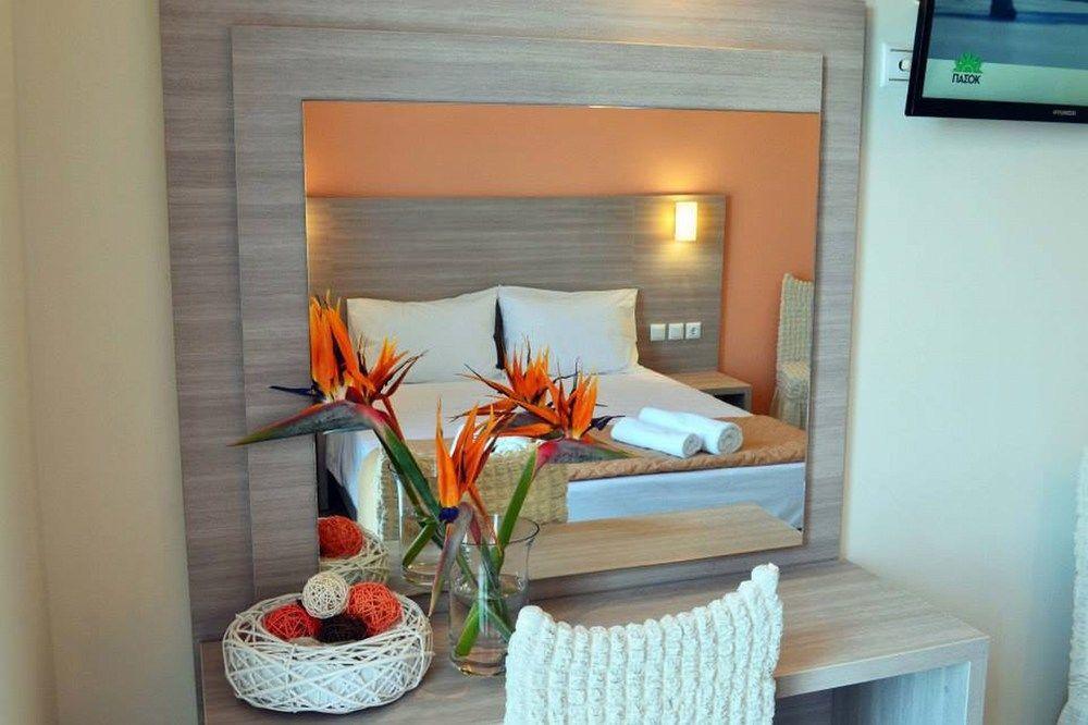Nadias Hotel 2*